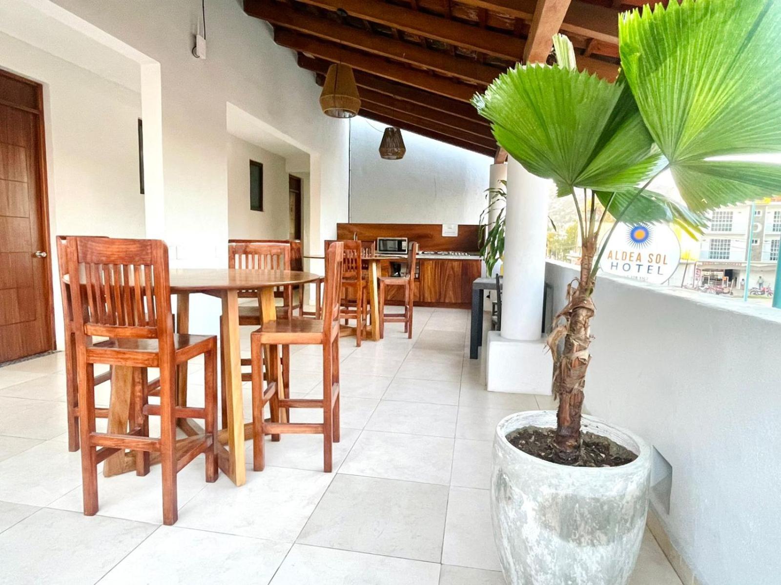 Hotel Aldea Sol Zihuatanejo Exterior foto